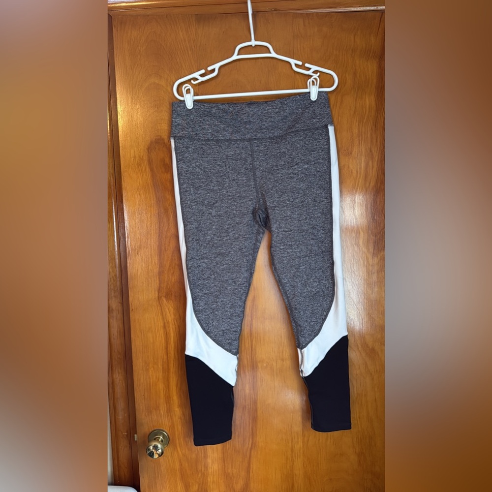 NWOT- Mono B leggings
Size XL